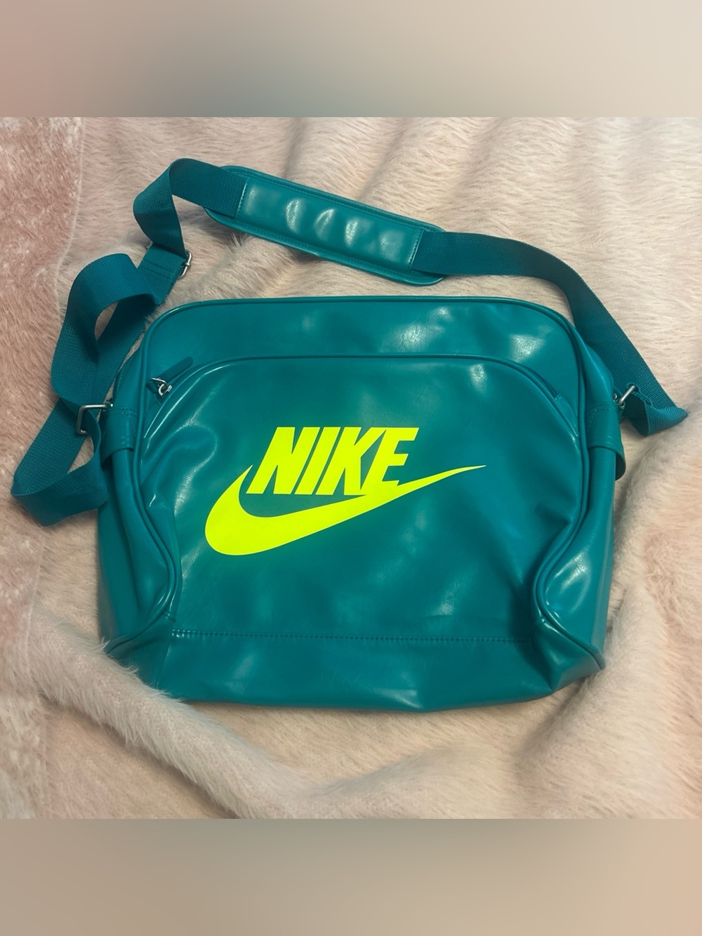 Nike SI Heritage Track Messenger Bag Teal Green and Volt Adjustable Strap